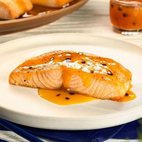 Salmao-Ao-Molho-De-Maracuja